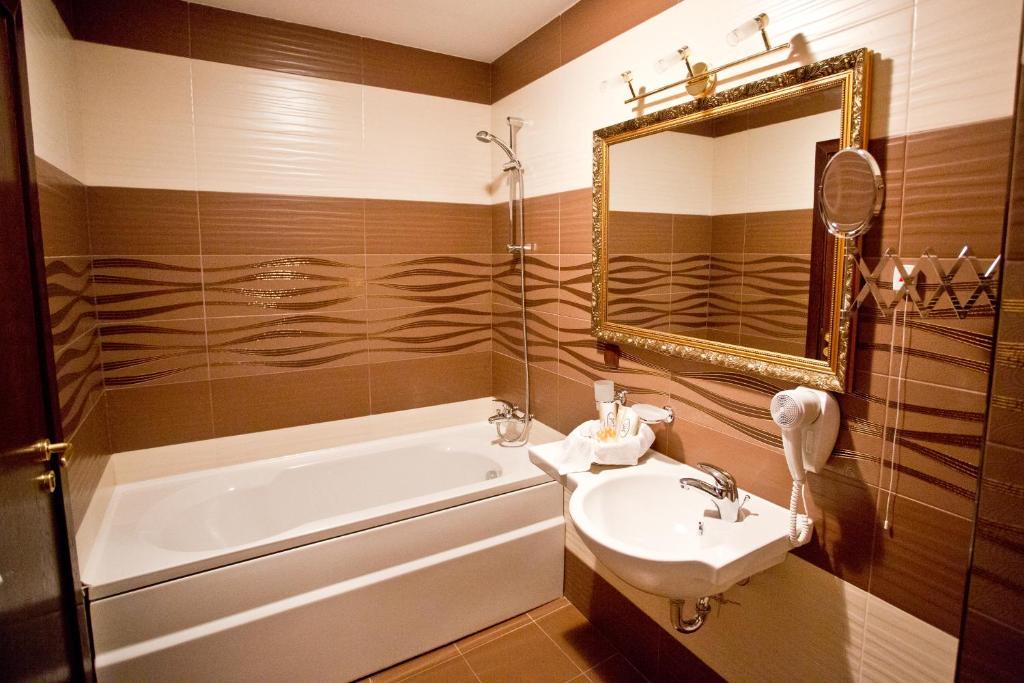 Hotel Diamond Kazanlŭk الغرفة الصورة